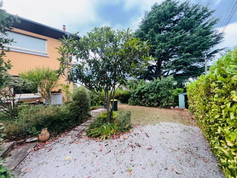 Maison - 220 m² - 8 pièces