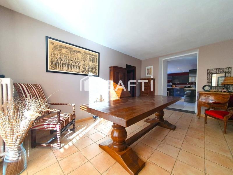 Maison - 170 m² - 8 pièces