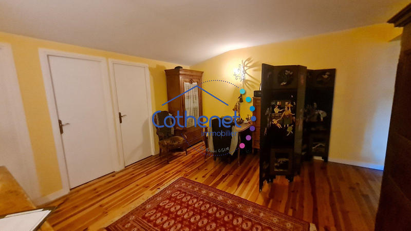 Maison - 241 m² - 5 pièces