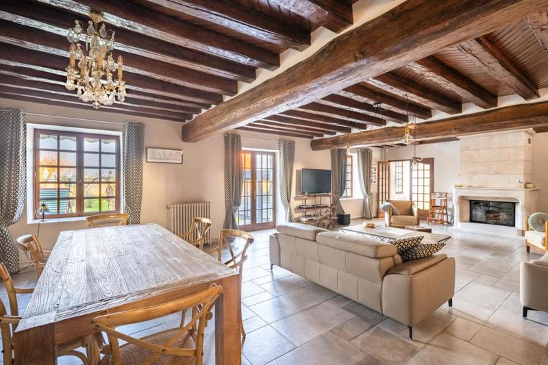 Corps de ferme - 270 m² - 9 pièces