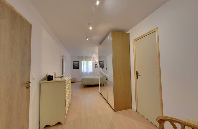 Maison - 185 m² - 6 pièces