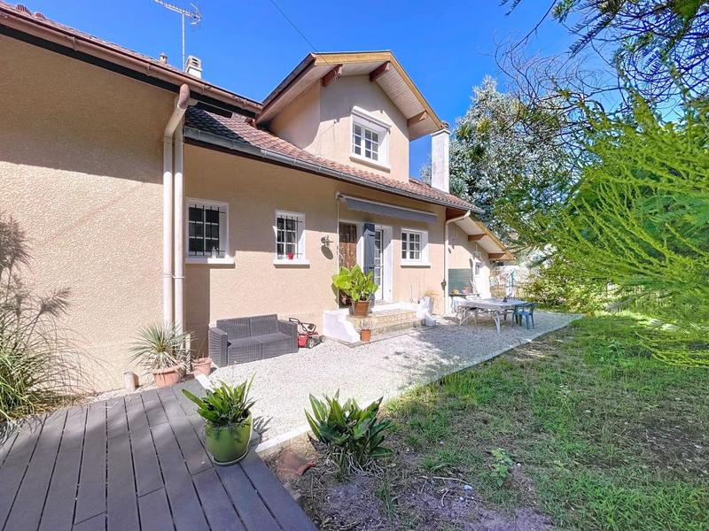 Maison - 193 m² - 8 pièces