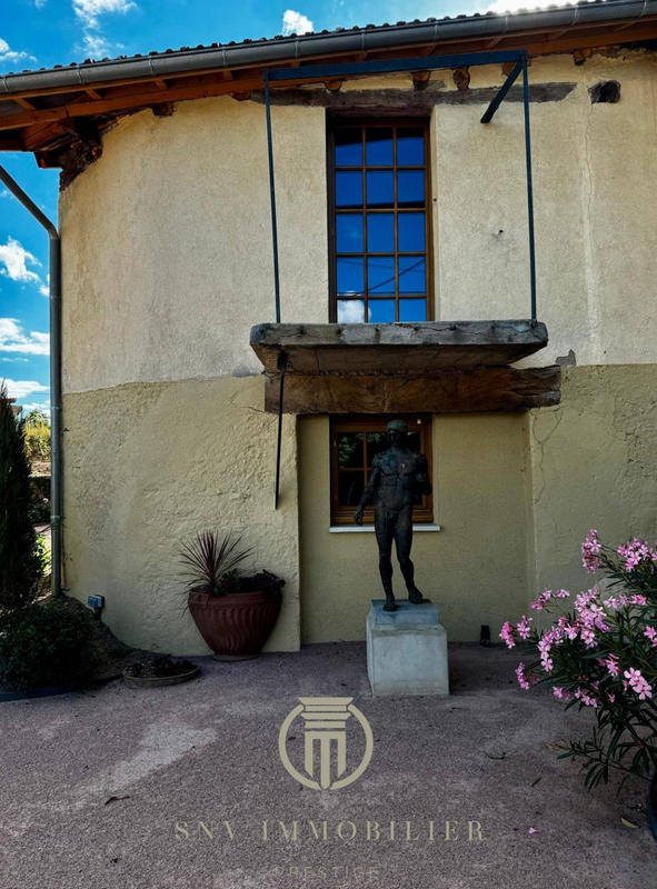 Maison - 221 m² - 7 pièces