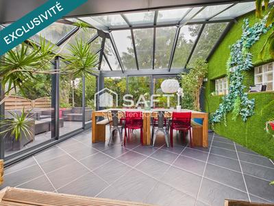 Maison - 208 m² - 7 pièces