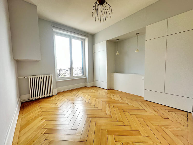 Appartement - 151 m² - 6 pièces