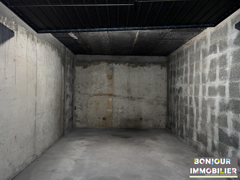 Parking / Garage - 12 m²