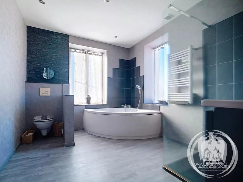 Maison - 198 m² - 8 pièces