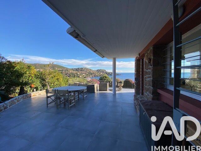 Maison - 219 m² - 7 pièces