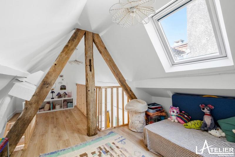 Maison - 258 m² - 10 pièces