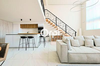 Loft - 134 m² - 4 pièces