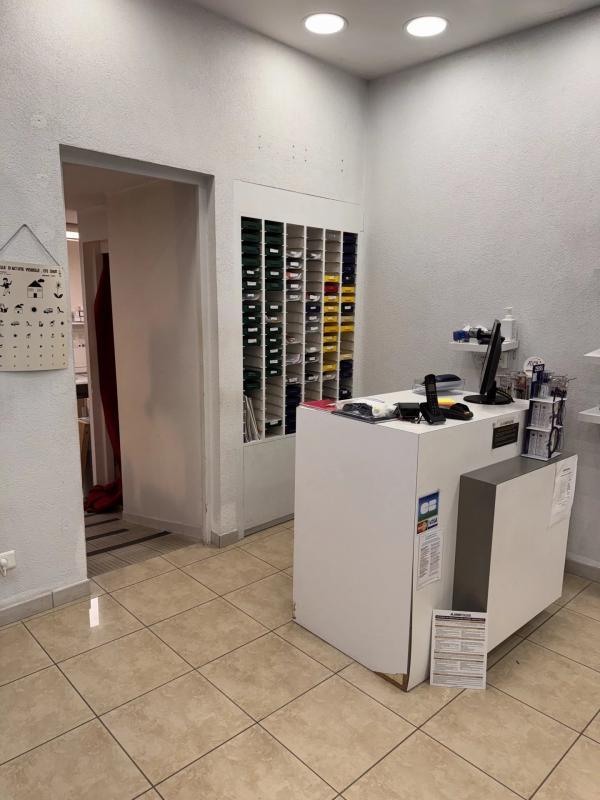 Local commercial - 180 m² - 3 pièces