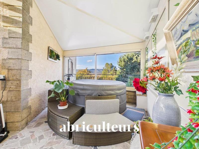 Maison - 232 m² - 8 pièces