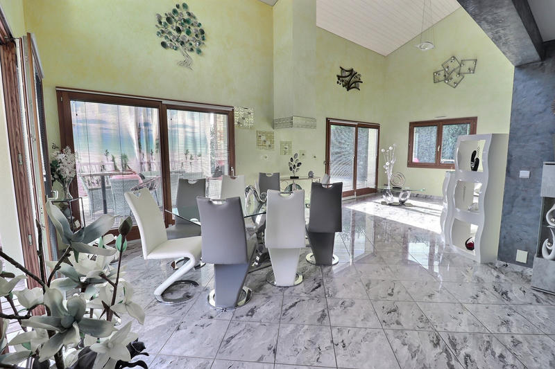 Maison - 202 m² - 9 pièces