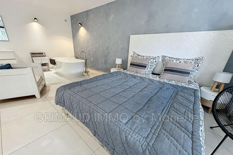 Villa - 283 m² - 8 pièces