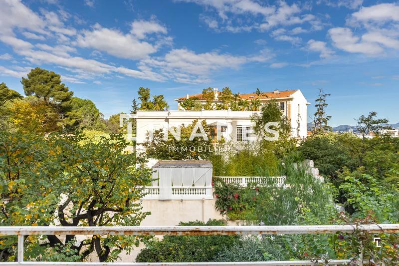 Appartement - 211 m² - 6 pièces