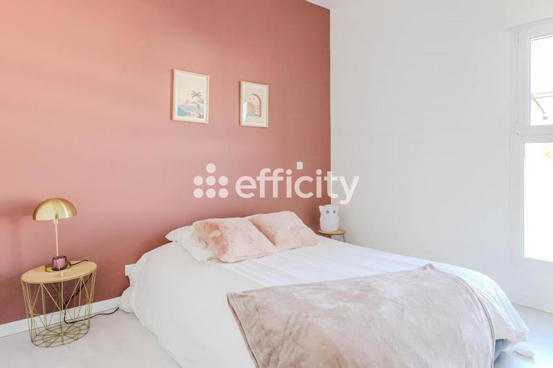 Villa - 260 m² - 9 pièces