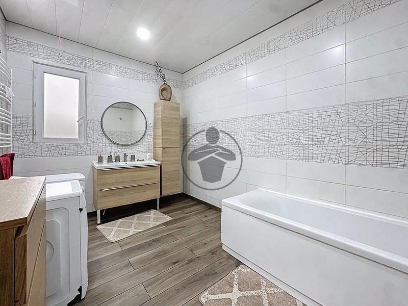 Maison - 167 m² - 7 pièces