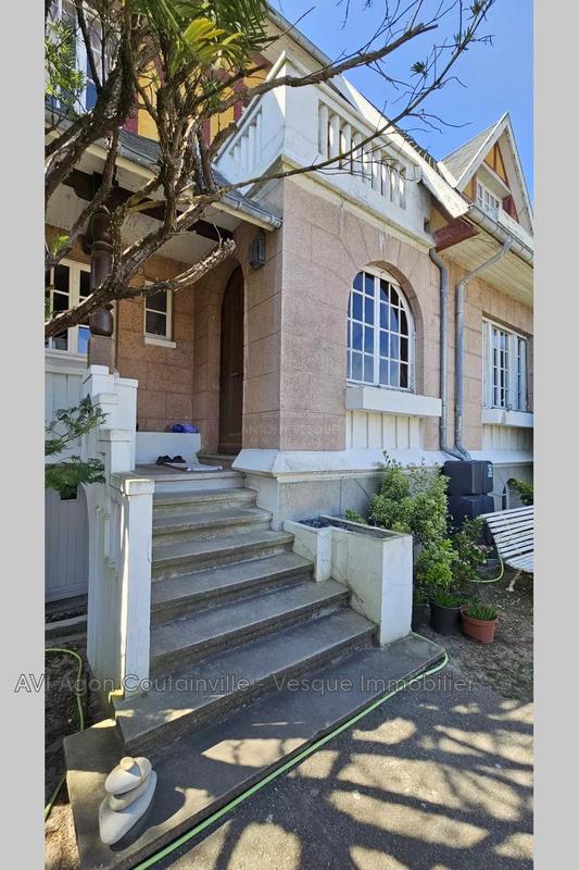 Maison - 239 m² - 10 pièces