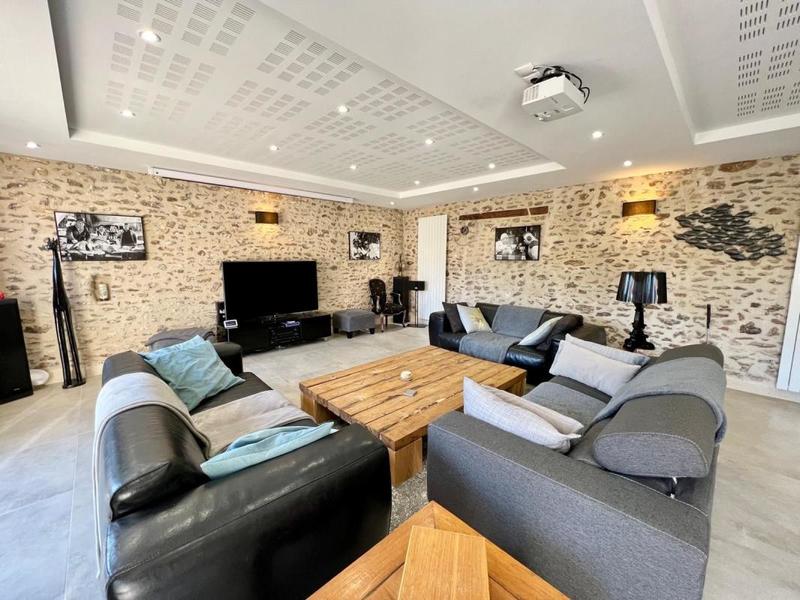 Maison - 300 m² - 7 pièces