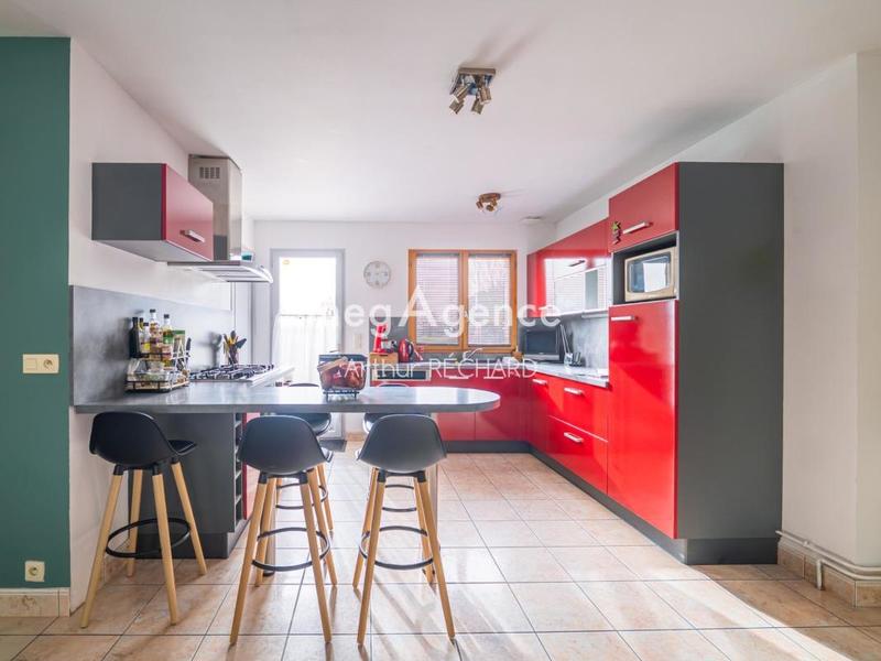 Maison - 210 m² - 9 pièces