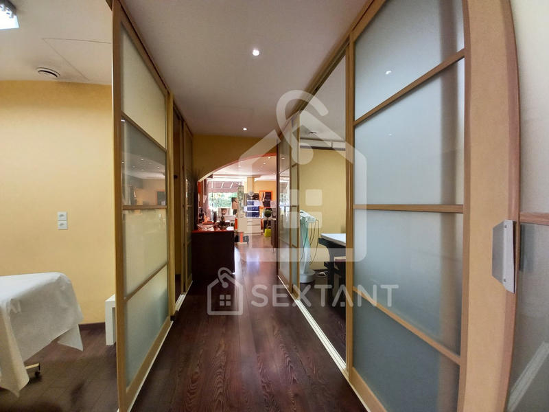 Local commercial - 100 m² - 6 pièces