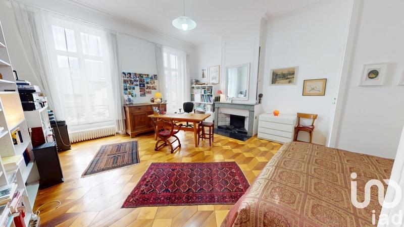 Appartement - 215 m² - 6 pièces