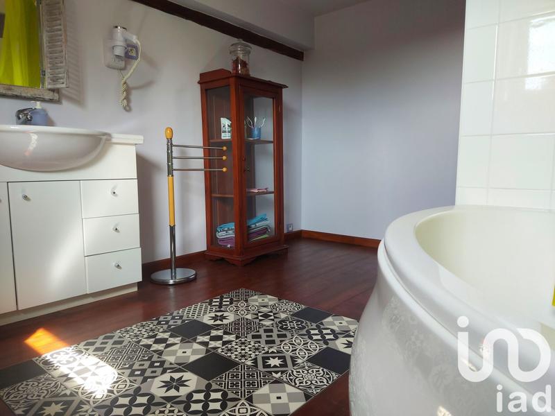 Maison - 247 m² - 9 pièces