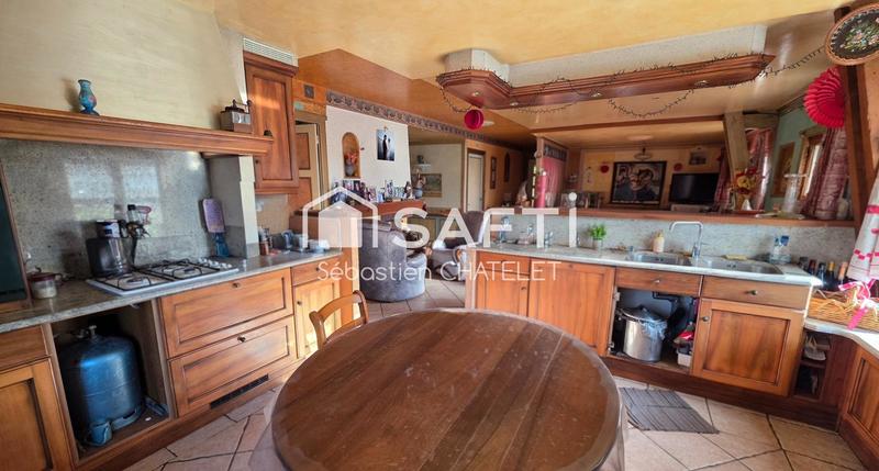 Maison - 200 m² - 10 pièces