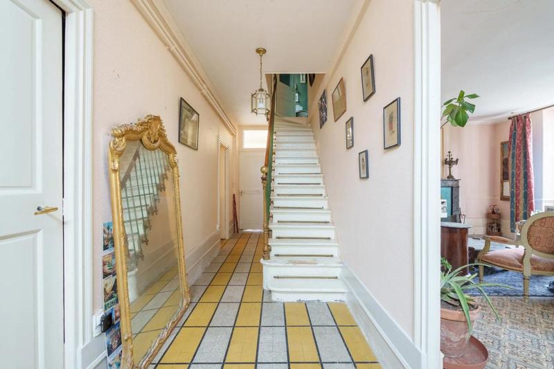 Maison - 240 m² - 10 pièces