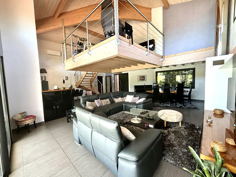 Maison - 250 m² - 5 pièces