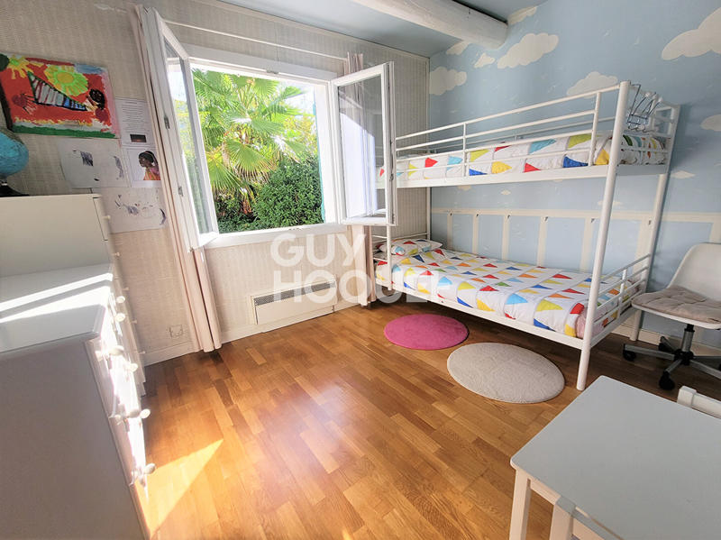 Maison - 243 m² - 11 pièces