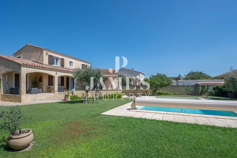 Maison - 165 m² - 8 pièces