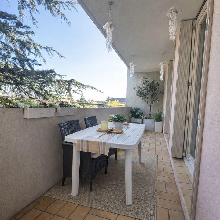 Appartement - 80 m² - 4 pièces