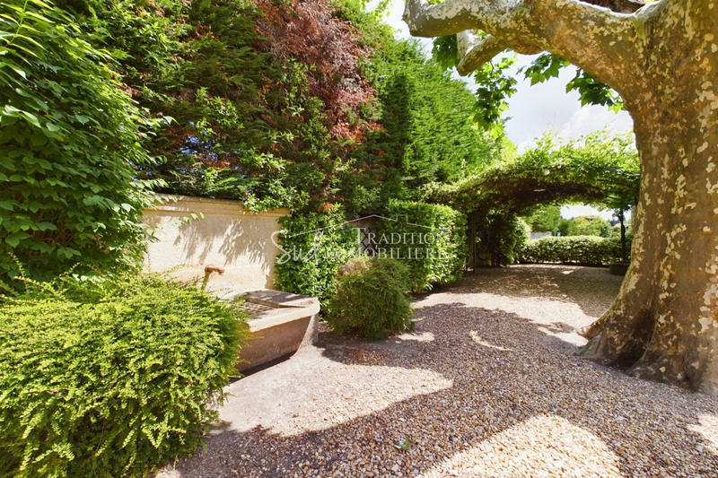 Maison - 400 m² - 9 pièces