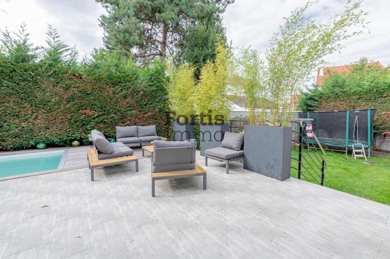 Maison - 226 m² - 9 pièces