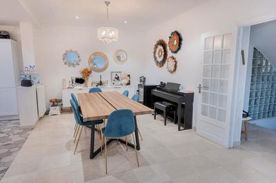 Maison - 300 m² - 10 pièces