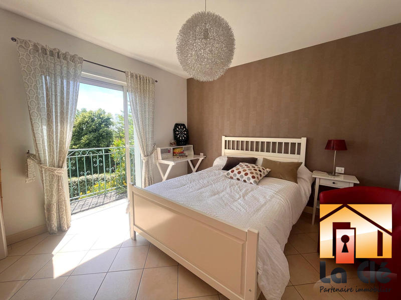 Maison - 207 m² - 10 pièces