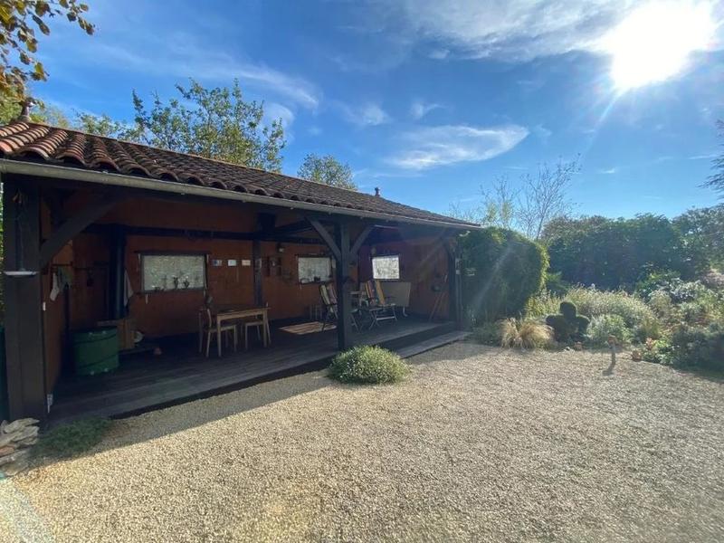 Propriété - 225 m² - 9 pièces