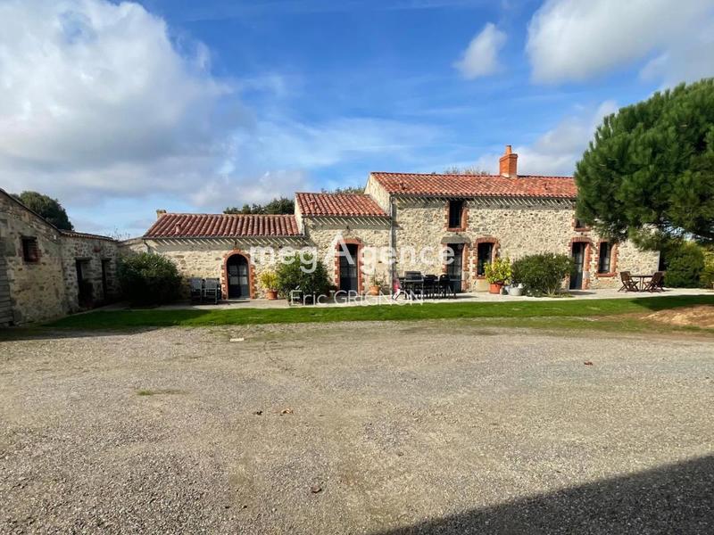Maison en pierre - 170 m² - 8 pièces