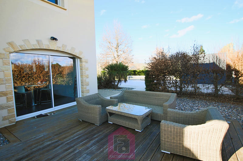 Maison - 230 m² - 7 pièces