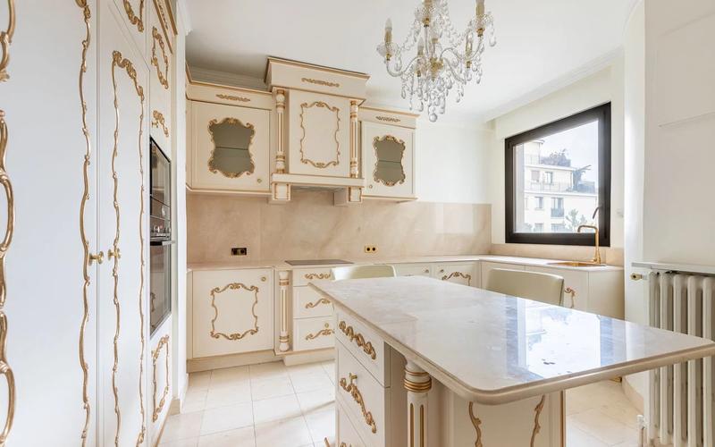 Appartement - 194 m² - 7 pièces