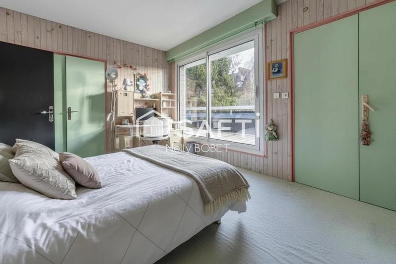 Maison - 241 m² - 8 pièces