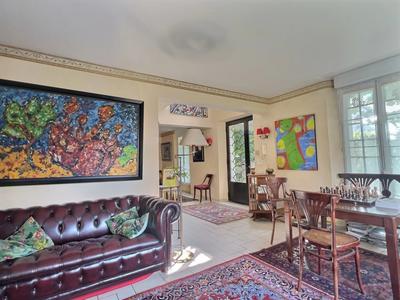 Maison - 240 m² - 10 pièces