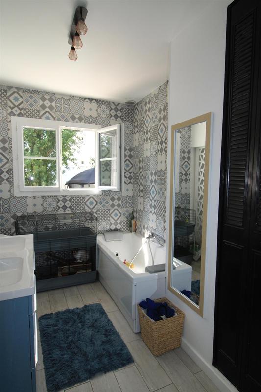 Maison - 220 m² - 7 pièces