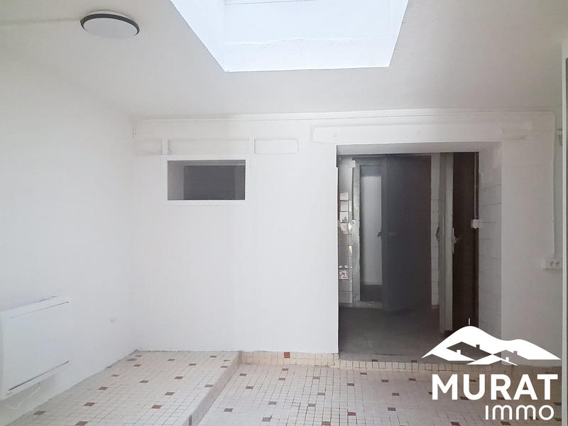 Local commercial - 75 m² - 5 pièces