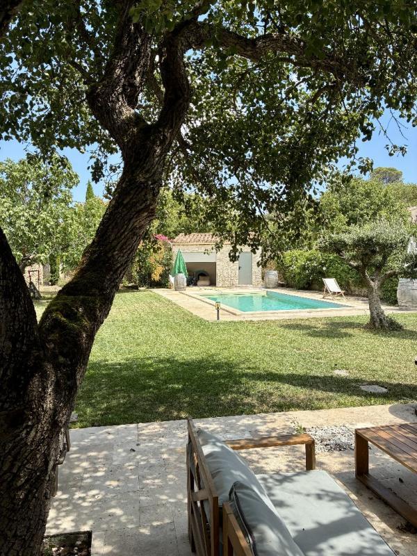 Maison en pierre - 216 m² - 8 pièces