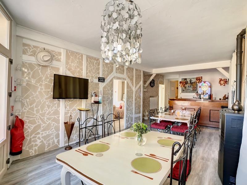 Maison - 216 m² - 9 pièces