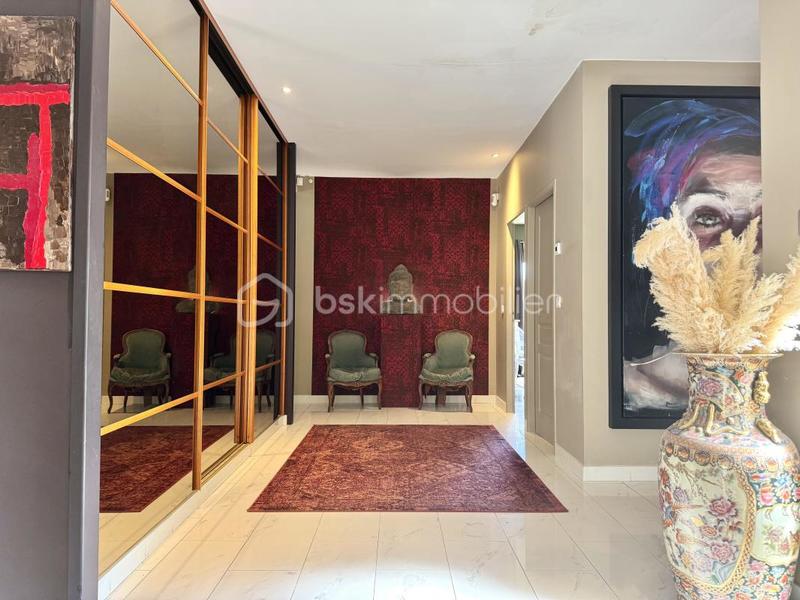 Maison - 250 m² - 8 pièces