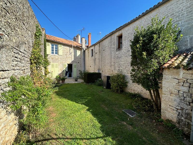 Maison - 336 m² - 10 pièces