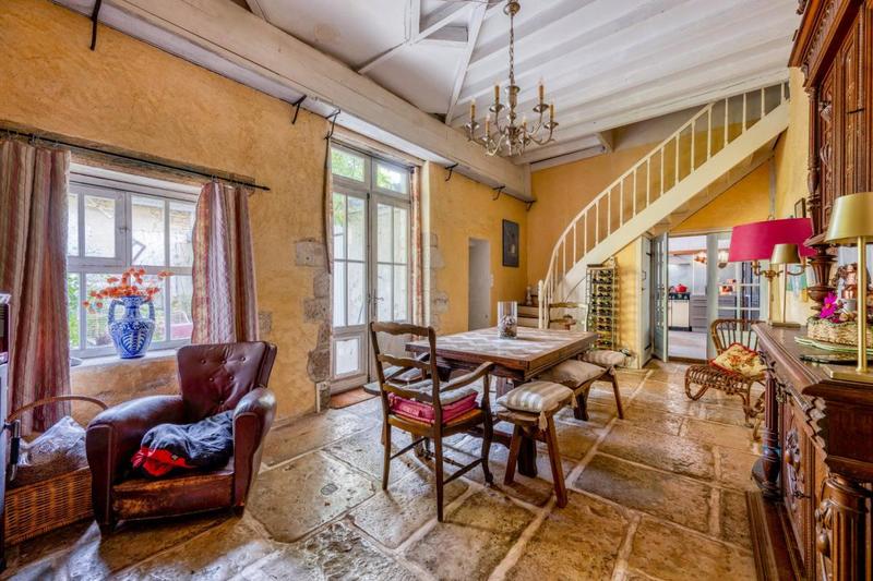 Propriété - 295 m² - 10 pièces